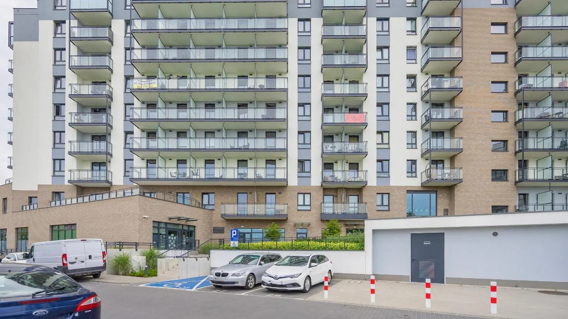 Modern Studio Apartment With Balcony By Rent Like Home Warsaw Poland