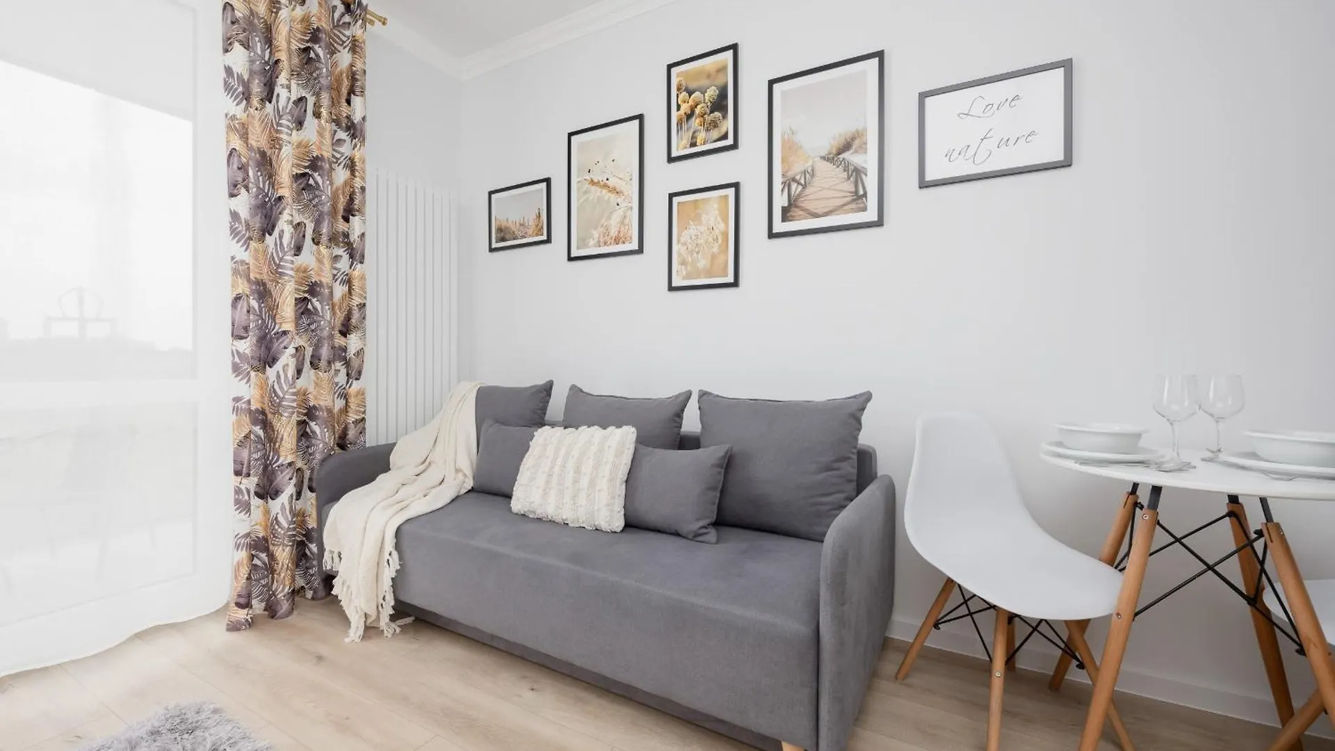 Modern Studio Apartment With Balcony By Rent Like Home Warszawa Polen