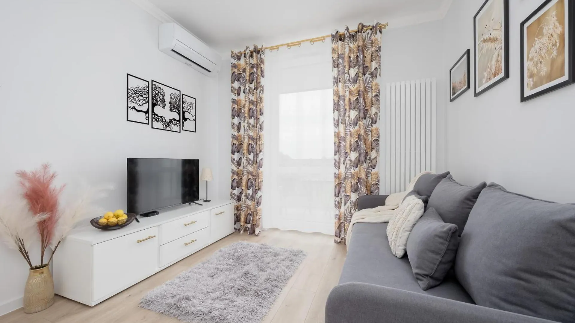 Modern Studio Apartment With Balcony By Rent Like Home Warszawa